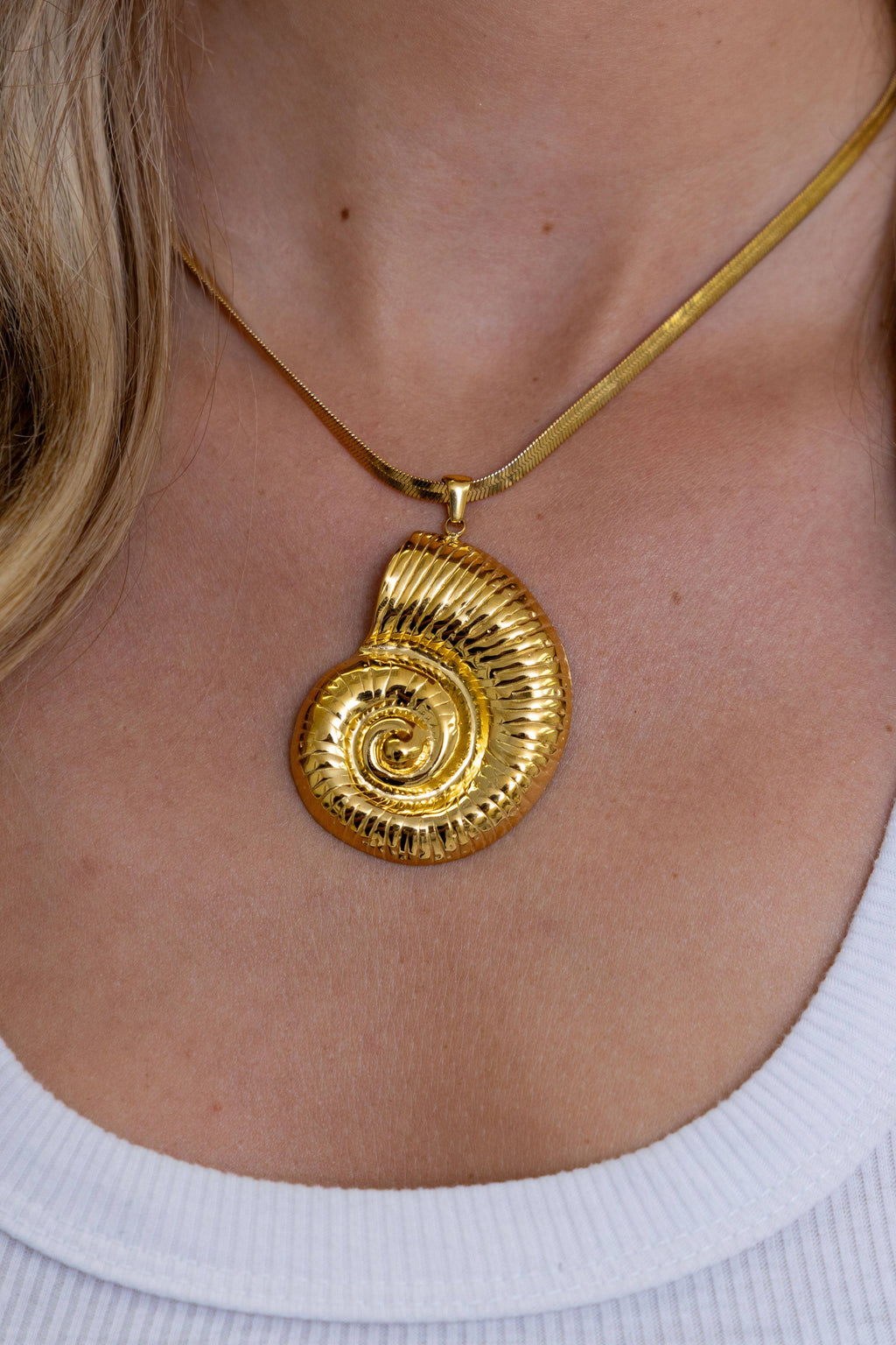 Nylah Shell Pendant Necklace
