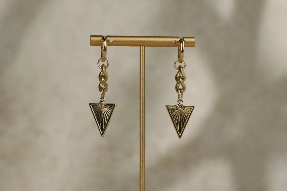 Huggie: Triad & Chain Link